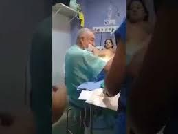 Médico agride grávida em parto, em Manaus; Susam pede afastamento dele Médico agride grávida em parto, em Manaus; Susam pede afastamento dele