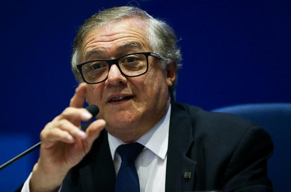 Ministro da Educação diz que errou: ‘tirei a frase da campanha e da filmagem’ Ministro da Educação diz que errou: ‘tirei a frase da campanha e da filmagem’