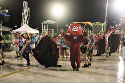 'Bloco do Vampirão' desfila no Sambódromo na campanha contra baixo estoque de sangue 'Bloco do Vampirão' desfila no Sambódromo na campanha contra baixo estoque de sangue