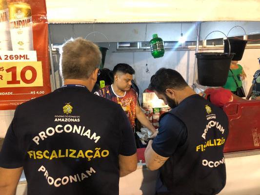 Procon-AM realiza fiscalização surpresa durante os desfiles no Sambódromo Procon-AM realiza fiscalização surpresa durante os desfiles no Sambódromo