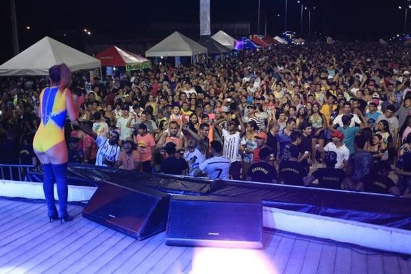 Carnaval de Santarém reúne 20 mil pessoas na Praça de Eventos Carnaval de Santarém reúne 20 mil pessoas na Praça de Eventos