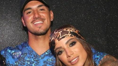 Anitta e Gabriel Medina são flagrados em clima de romance em restaurante Anitta e Gabriel Medina são flagrados em clima de romance em restaurante
