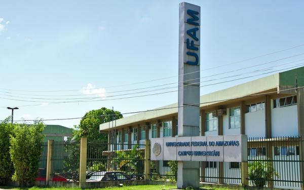 Bolsonaro pede retirada de projeto que cria novas universidades federais no AM Bolsonaro pede retirada de projeto que cria novas universidades federais no AM