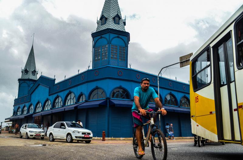 Chuva e alta maré alagam Ver- o- peso, em Belém Chuva e alta maré alagam Ver- o- peso, em Belém
