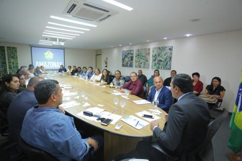 Governador recebe prefeitos de Novo Airão e Alvarães para discutir demandas Governador recebe prefeitos de Novo Airão e Alvarães para discutir demandas