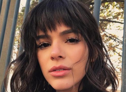 Bruna Marquezine realiza viagem missionária para a África com grupo de amigos Bruna Marquezine realiza viagem missionária para a África com grupo de amigos