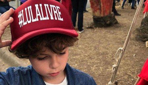 Arthur, neto de Lula, não morreu de meningite meningocócica Arthur, neto de Lula, não morreu de meningite meningocócica