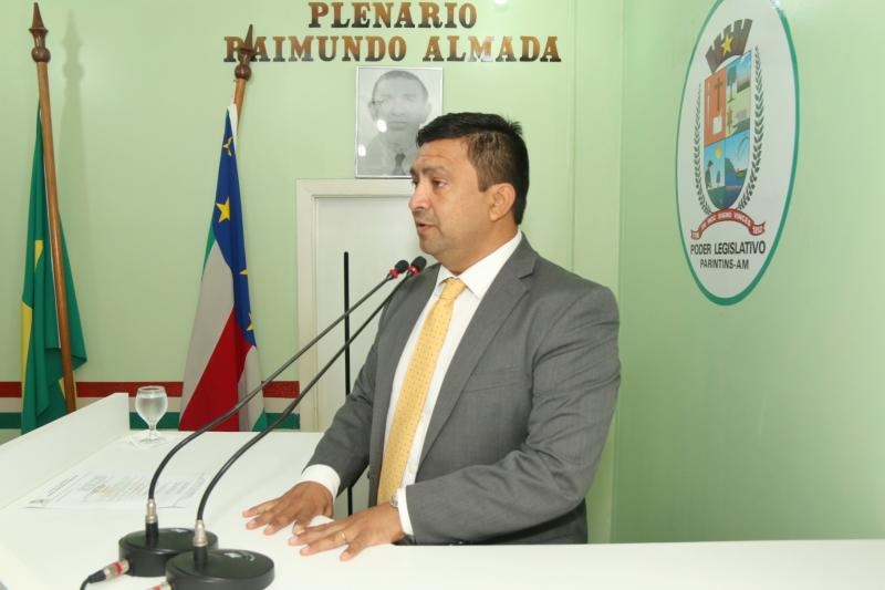 Após pressão, presidente da Câmara recua e anula aumento de salário dos vereadores de Parintins Após pressão, presidente da Câmara recua e anula aumento de salário dos vereadores de Parintins