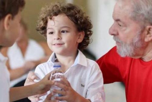 Neto de Lula morreu por infecção bacteriana e não meningite Neto de Lula morreu por infecção bacteriana e não meningite