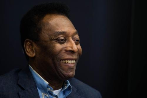 Pelé passa mal e é internando em hospital de Paris Pelé passa mal e é internando em hospital de Paris