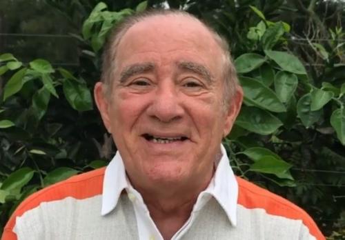 Longe da TV, Renato Aragão conquista web e ultrapassa 1 milhão de seguidores no instagram Longe da TV, Renato Aragão conquista web e ultrapassa 1 milhão de seguidores no instagram