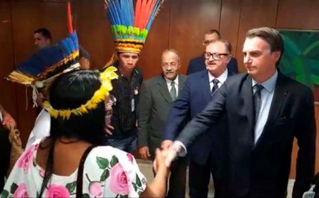 Bolsonaro defende mineração e agropecuária em terras indígenas Bolsonaro defende mineração e agropecuária em terras indígenas