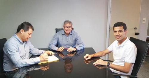 Prefeito de Maués reúne com Seinfra para decidir data do início de asfaltamento Prefeito de Maués reúne com Seinfra para decidir data do início de asfaltamento