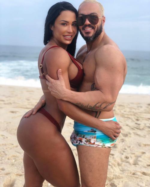 Após revelar que foi traída por Belo, Gracyanne Barbosa ameniza: 'Não estávamos sérios' Após revelar que foi traída por Belo, Gracyanne Barbosa ameniza: 'Não estávamos sérios'