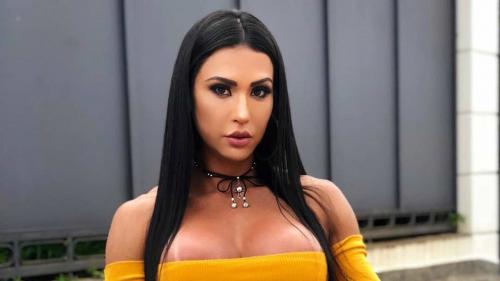 Gracyanne Barbosa é parada em imigração por suspeita de droga ilícita Gracyanne Barbosa é parada em imigração por suspeita de droga ilícita