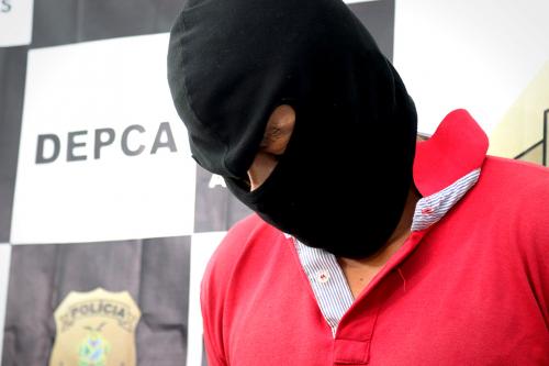 Sucateiro é preso suspeito de estuprar a própria enteada de 15 anos em Manaus Sucateiro é preso suspeito de estuprar a própria enteada de 15 anos em Manaus