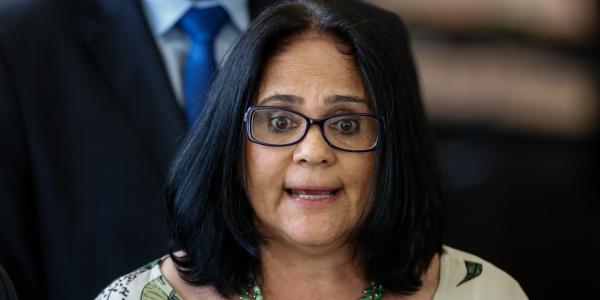 Damares Alves pede a Bolsonaro para deixar o governo Damares Alves pede a Bolsonaro para deixar o governo