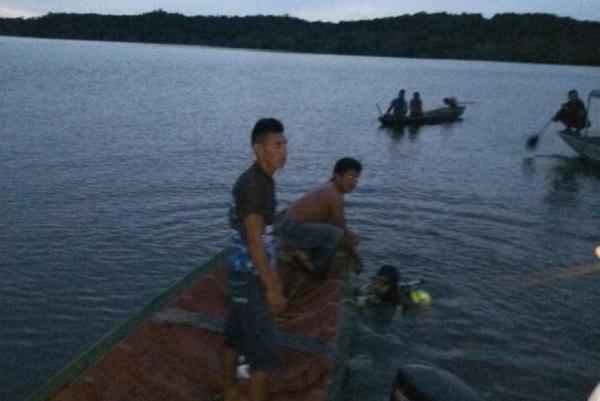 Dois corpos são encontrados após naufrágio no Rio Urubu, em Silves Dois corpos são encontrados após naufrágio no Rio Urubu, em Silves