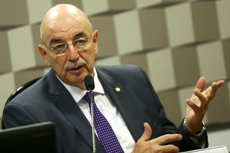 Governo estuda conceder pensão permanente para pessoas com microcefalia Governo estuda conceder pensão permanente para pessoas com microcefalia