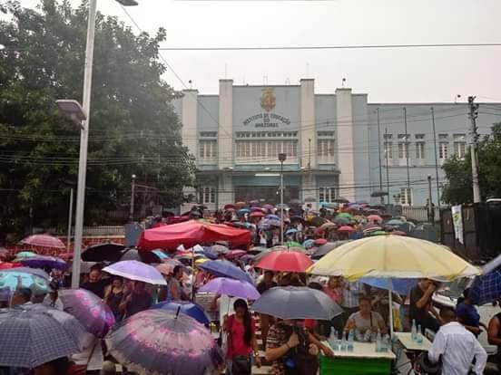 Greve continua com professores nas ruas; Conselho Tutelar pede prisão dos líderes Greve continua com professores nas ruas; Conselho Tutelar pede prisão dos líderes