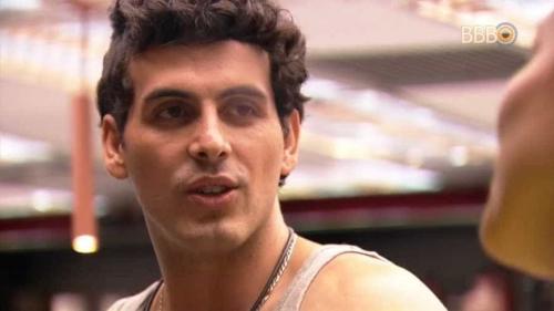 Ex-BBB Maycon é indiciado por apologia a crimes contra animais Ex-BBB Maycon é indiciado por apologia a crimes contra animais