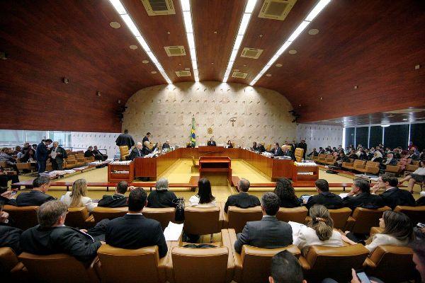 STF tem maioria a favor da criminalização da homofobia STF tem maioria a favor da criminalização da homofobia