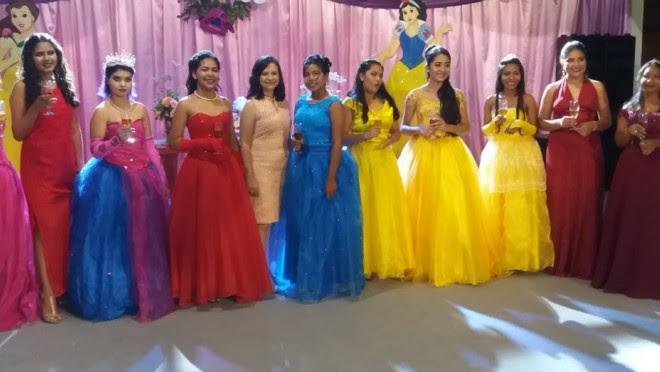 Jovens de Alter do Chão ganham baile de debutantes na 32ª edição do Baile das Flores Jovens de Alter do Chão ganham baile de debutantes na 32ª edição do Baile das Flores