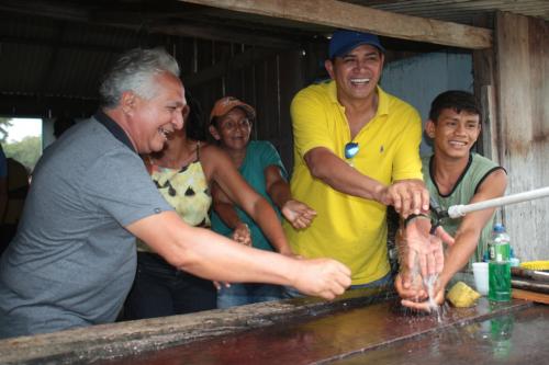 Programa Água no Jirau leva água potável a comunidades, em Parintins Programa Água no Jirau leva água potável a comunidades, em Parintins