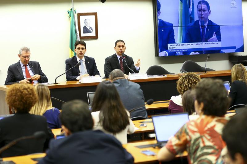 Governadores voltam a Brasília para discutir reforma da Previdência Governadores voltam a Brasília para discutir reforma da Previdência
