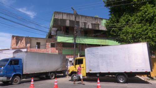 Prédio com risco de desabamento na zona sul de Manaus é demolido Prédio com risco de desabamento na zona sul de Manaus é demolido