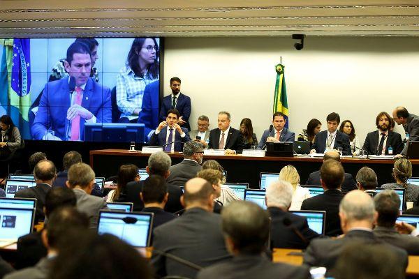 Previdência: parecer deve começar a ser discutido nesta terça (18) na Câmara Previdência: parecer deve começar a ser discutido nesta terça (18) na Câmara