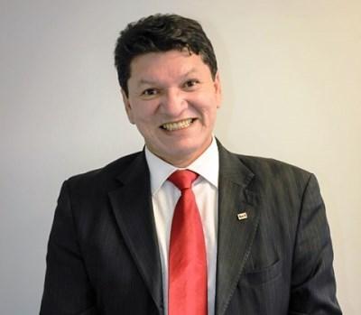CARLOS SANTIAGO #Amizade e política CARLOS SANTIAGO #Amizade e política