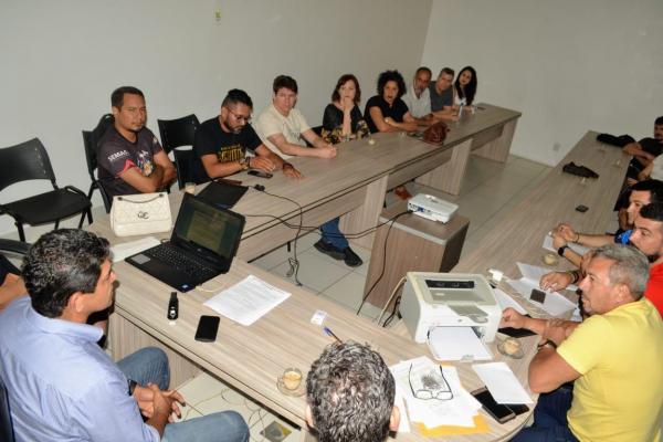 Comissão apresenta jurados do 54º Festival Folclórico de Parintins Comissão apresenta jurados do 54º Festival Folclórico de Parintins