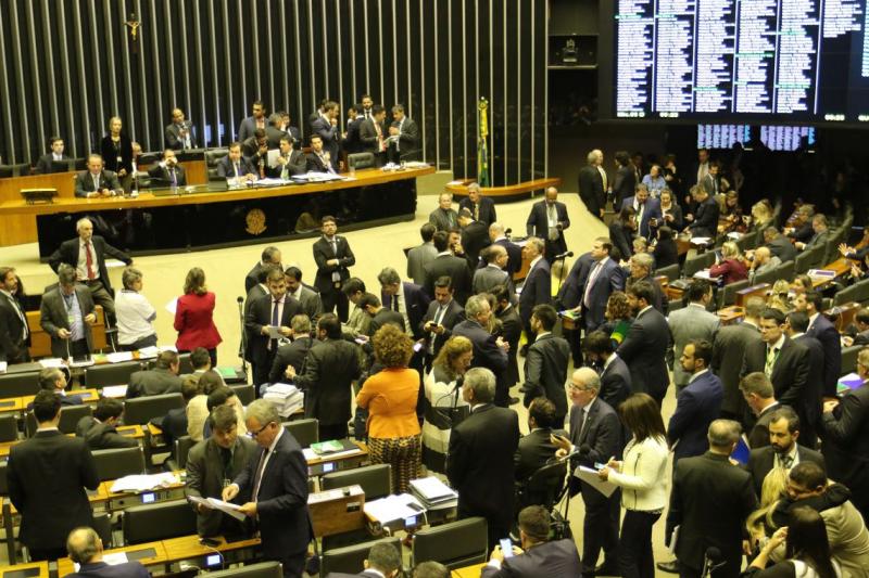 Câmara começa a discutir texto principal da reforma da Previdência Câmara começa a discutir texto principal da reforma da Previdência