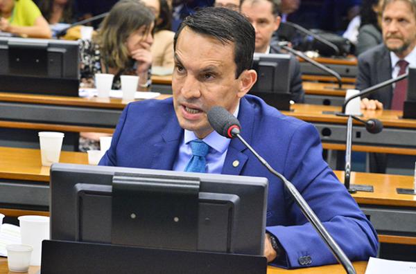 'Duro golpe contra o trabalhador rural', diz Sidney com críticas a Wilson 'Duro golpe contra o trabalhador rural', diz Sidney com críticas a Wilson