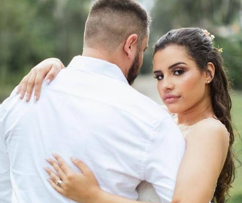 Influenciadora se joga de prédio e morre, um dia após se casar com ela mesma Influenciadora se joga de prédio e morre, um dia após se casar com ela mesma
