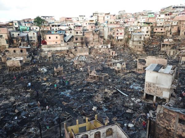 Mais de 100 famílias vítimas do incêndio no Educandos devem atualizar o CadÚnico Mais de 100 famílias vítimas do incêndio no Educandos devem atualizar o CadÚnico