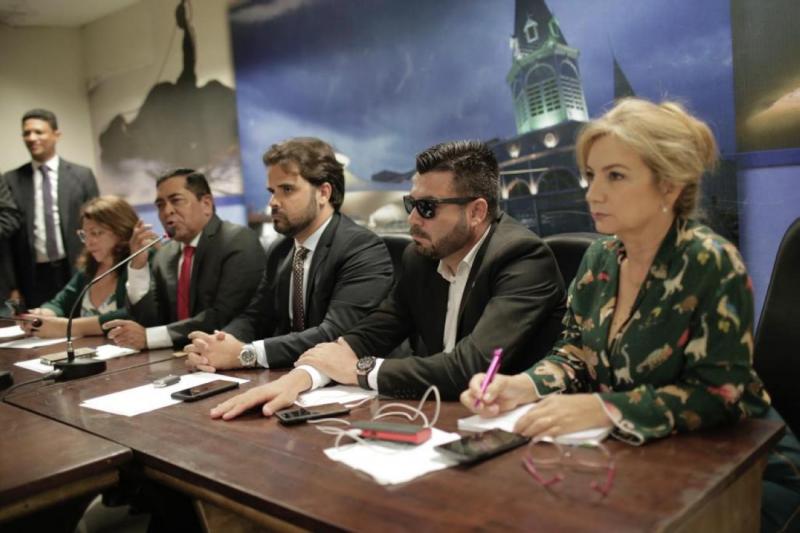 Deputados reúnem sobre massacre e decidem viajar a Altamira Deputados reúnem sobre massacre e decidem viajar a Altamira