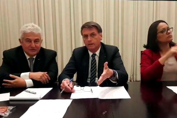 Bolsonaro diz que ministério prepara projeto para legalizar garimpos Bolsonaro diz que ministério prepara projeto para legalizar garimpos