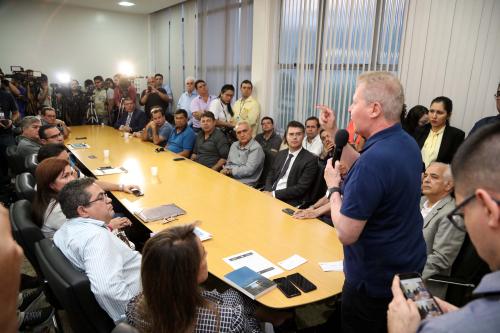 Prefeito de Manaus endurece medidas contra donos de empresas de ônibus Prefeito de Manaus endurece medidas contra donos de empresas de ônibus