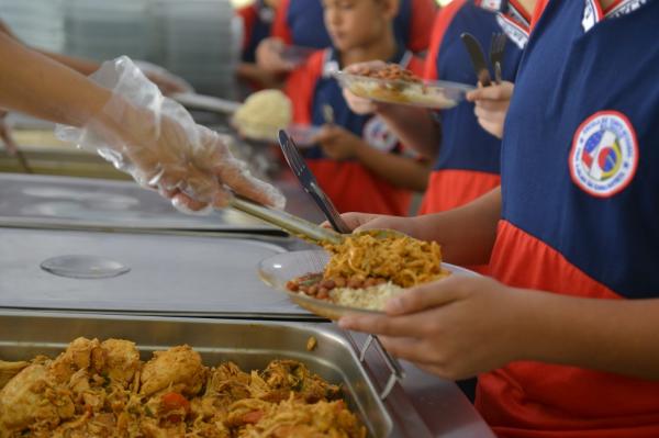 Seduc-AM lança edital de licitação para substituir contratos emergenciais da merenda escolar Seduc-AM lança edital de licitação para substituir contratos emergenciais da merenda escolar