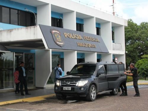 'Demissão coletiva' faz Bolsonaro recuar sobre delegado federal de Manaus 'Demissão coletiva' faz Bolsonaro recuar sobre delegado federal de Manaus