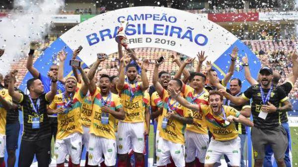 Após empate e público recorde, Brusque é campeão da Série D nos pênaltis Após empate e público recorde, Brusque é campeão da Série D nos pênaltis