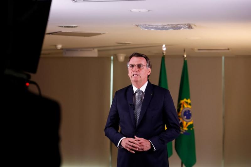 Bolsonaro autoriza uso das Forças Armadas contra incêndios na Amazônia Bolsonaro autoriza uso das Forças Armadas contra incêndios na Amazônia