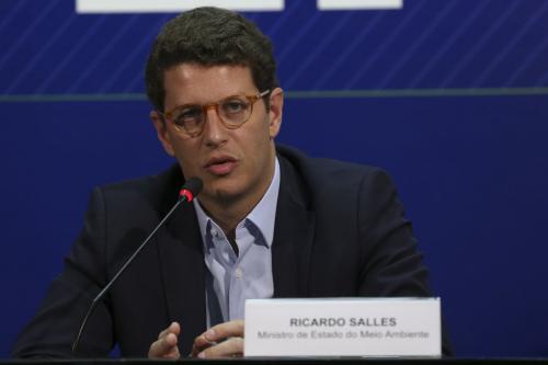 Ministro do Meio Ambiente é internado em Brasília Ministro do Meio Ambiente é internado em Brasília