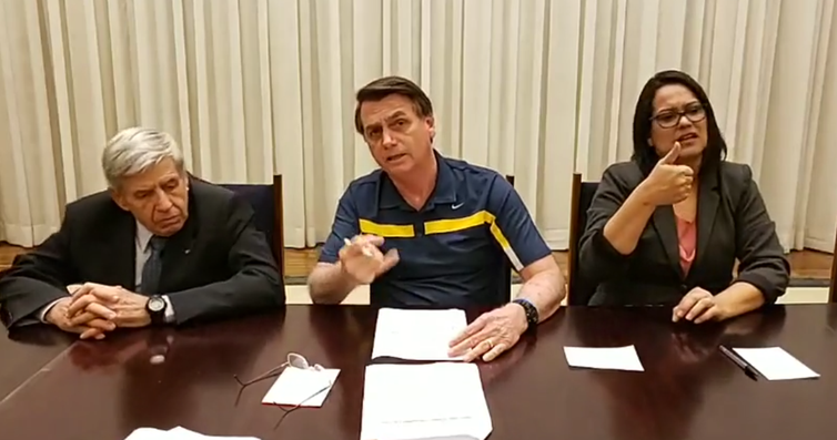 Bolsonaro diz que vai vetar trechos da Lei de Abuso de Autoridade Bolsonaro diz que vai vetar trechos da Lei de Abuso de Autoridade