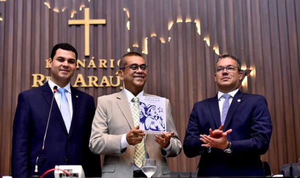 Em Sessão emocionante, Arlindo Junior é homenageado na Aleam Em Sessão emocionante, Arlindo Junior é homenageado na Aleam
