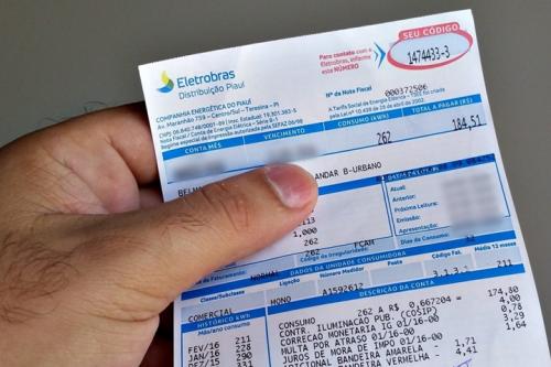 Aneel mantém bandeira vermelha e conta de luz continua cara em setembro Aneel mantém bandeira vermelha e conta de luz continua cara em setembro