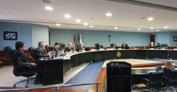 TCE-AM multa em R$ 1,9 milhão ex-secretárias da Seas TCE-AM multa em R$ 1,9 milhão ex-secretárias da Seas