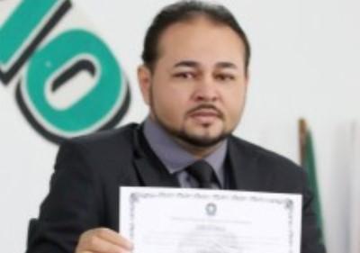 Presidente da Câmara do 'vídeo da propina' quer cassar vereador que fiscaliza prefeito Presidente da Câmara do 'vídeo da propina' quer cassar vereador que fiscaliza prefeito
